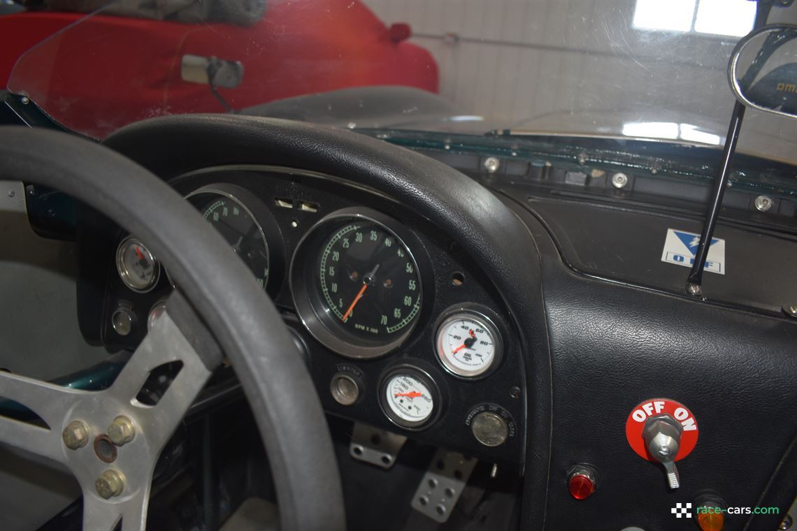 1965-corvette-race-car